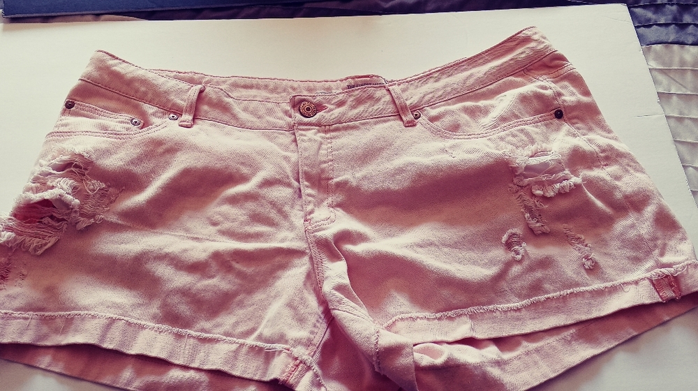 *Faded Glory Jean's Pink ripped jean shorts Size 18 B46-420